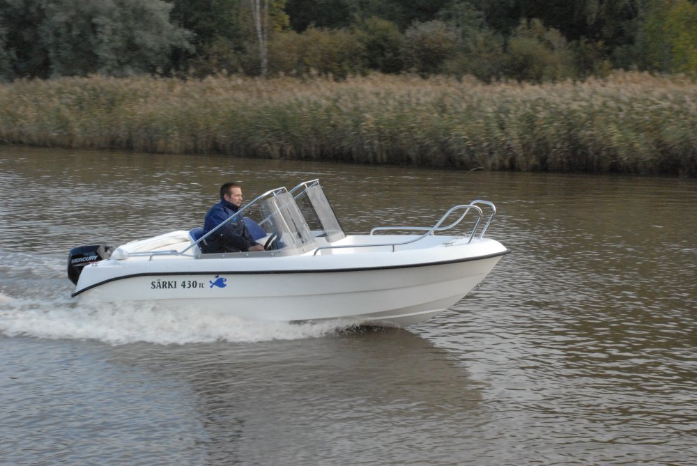 SÄRKI 430 TC - Tuplapulpettivene